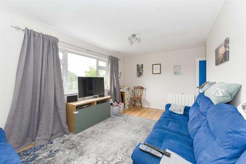 22 The Stanfords, Epsom, KT17 1JE