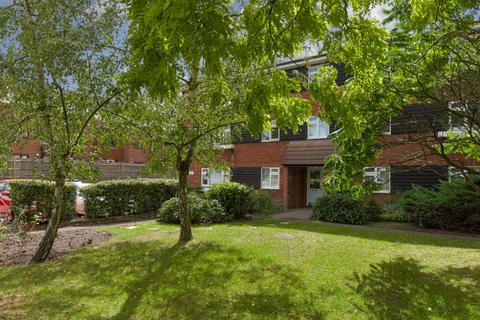 22 The Stanfords, Epsom, KT17 1JE