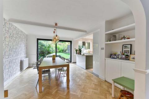 7 Avenue Road, Epsom, KT18 7RD