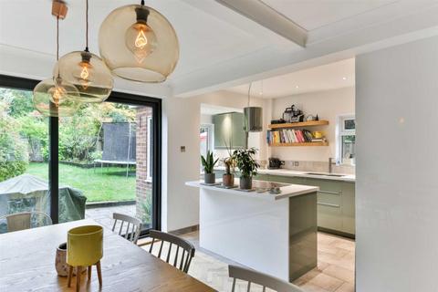7 Avenue Road, Epsom, KT18 7RD