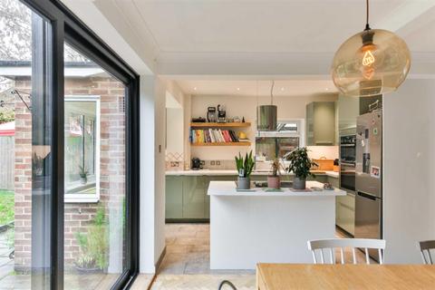 7 Avenue Road, Epsom, KT18 7RD
