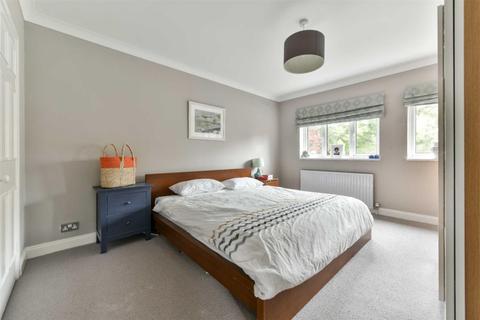 7 Avenue Road, Epsom, KT18 7RD