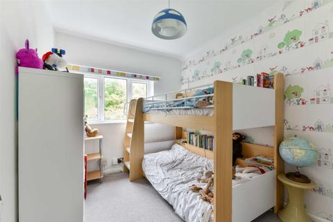7 Avenue Road, Epsom, KT18 7RD