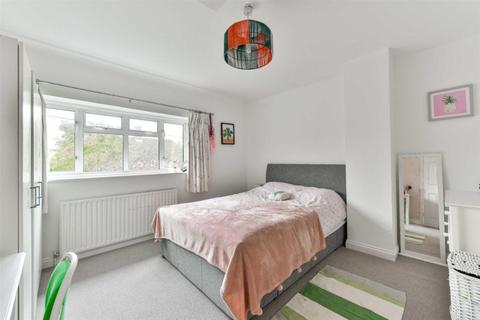 7 Avenue Road, Epsom, KT18 7RD