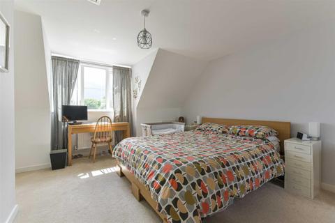 8 Winter Close, Epsom, KT17 1AH