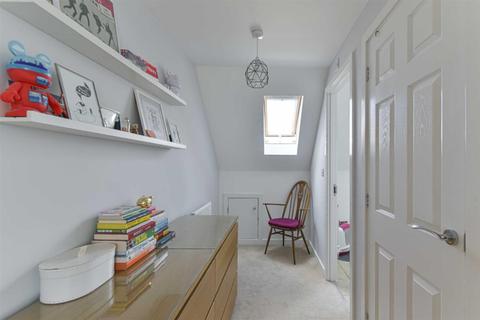 8 Winter Close, Epsom, KT17 1AH