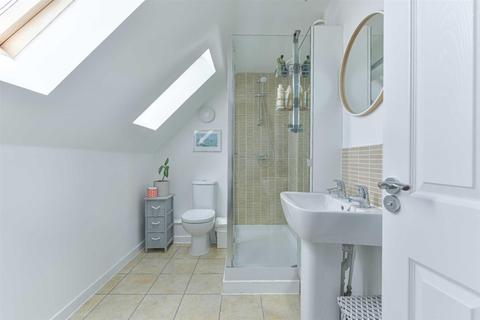 8 Winter Close, Epsom, KT17 1AH