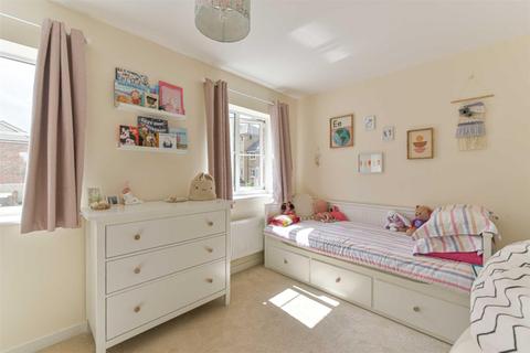 8 Winter Close, Epsom, KT17 1AH