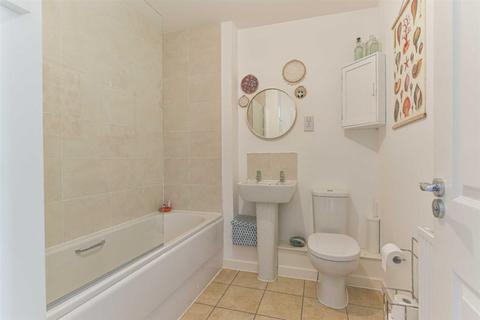 8 Winter Close, Epsom, KT17 1AH