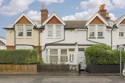 7 Woodcote Side, Epsom, KT18 7HB