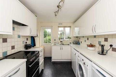 7 Woodcote Side, Epsom, KT18 7HB