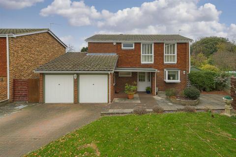 16 Hillcrest Close, Epsom, KT18 5JY