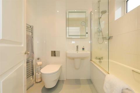 16 Hillcrest Close, Epsom, KT18 5JY