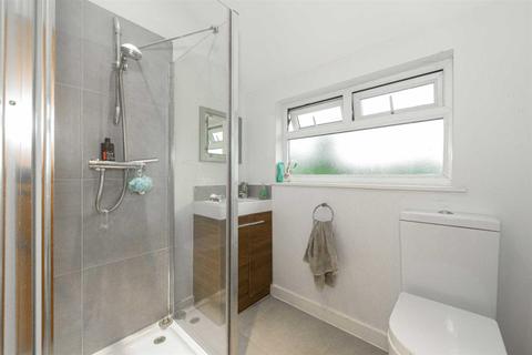4 Downs Wood, Epsom, KT18 5UH