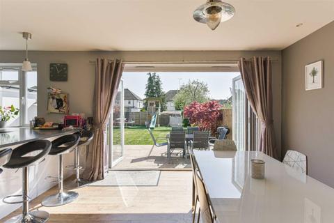 61 The Crescent, Epsom, KT18 7LJ