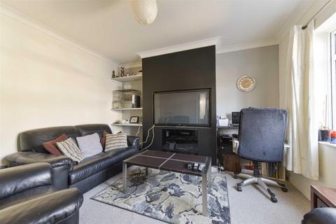 61 The Crescent, Epsom, KT18 7LJ
