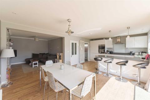 61 The Crescent, Epsom, KT18 7LJ
