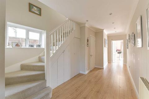 61 The Crescent, Epsom, KT18 7LJ
