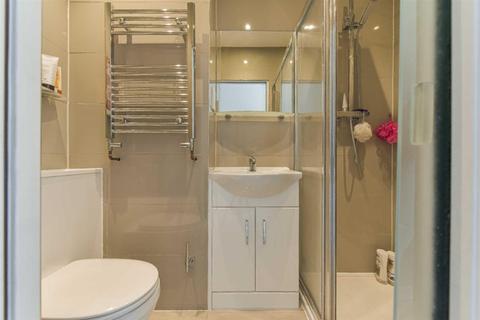 61 The Crescent, Epsom, KT18 7LJ