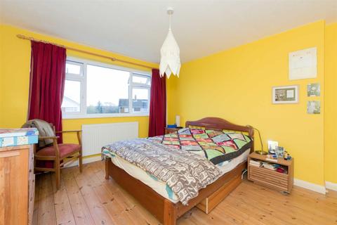 9 Lindsay Close, Epsom, KT19 8JJ