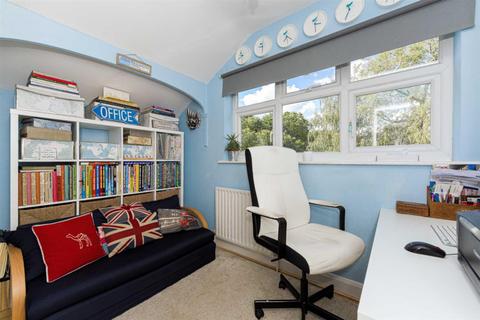 63 Hazon Way, Epsom, KT19 8HG