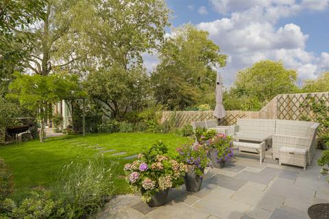 63 Hazon Way, Epsom, KT19 8HG