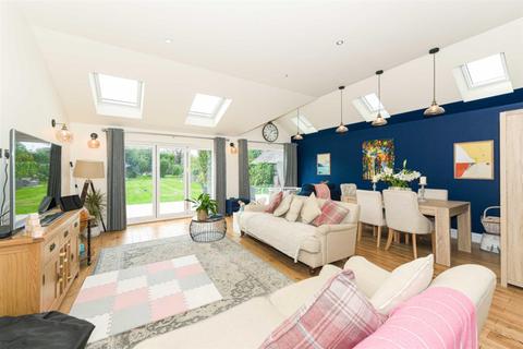 59 Temple Road, Epsom, KT19 8EY