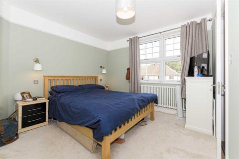 59 Temple Road, Epsom, KT19 8EY