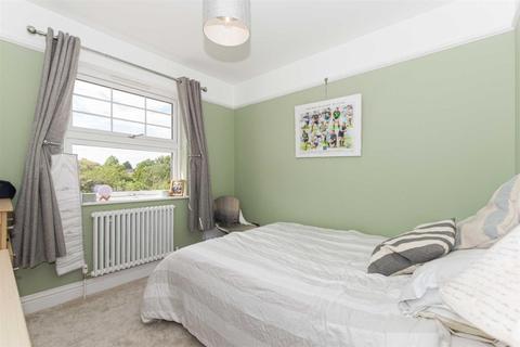 59 Temple Road, Epsom, KT19 8EY