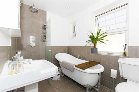 59 Temple Road, Epsom, KT19 8EY