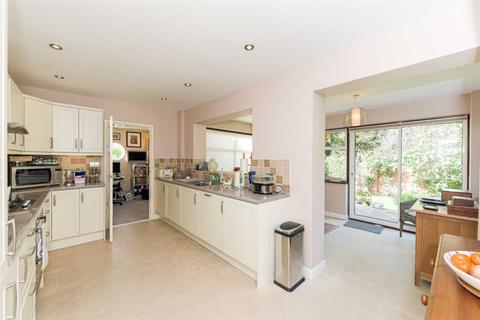 7 Leighton Way, Epsom, KT18 7QZ