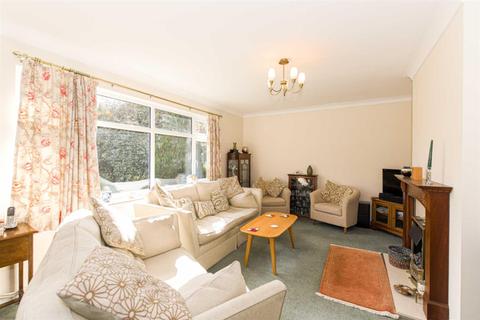 7 Leighton Way, Epsom, KT18 7QZ