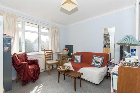 7 Leighton Way, Epsom, KT18 7QZ