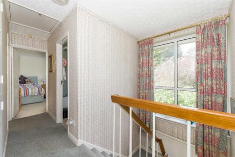 7 Leighton Way, Epsom, KT18 7QZ