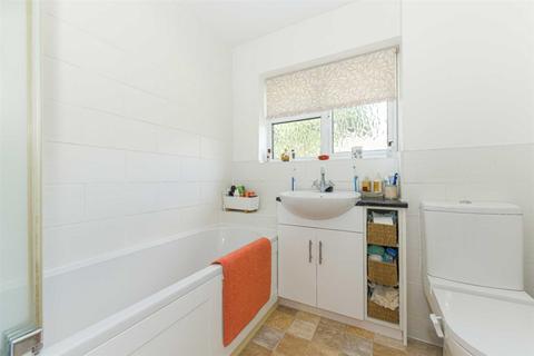 7 Leighton Way, Epsom, KT18 7QZ