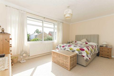7 Leighton Way, Epsom, KT18 7QZ