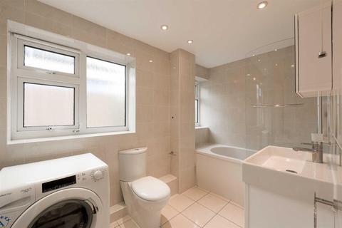 24 Teddington Close, Epsom, KT19 9DW