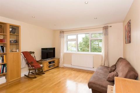 24 Teddington Close, Epsom, KT19 9DW