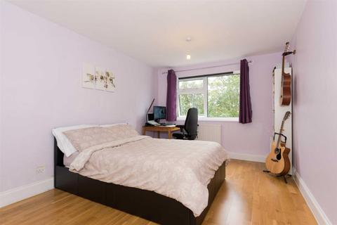 24 Teddington Close, Epsom, KT19 9DW