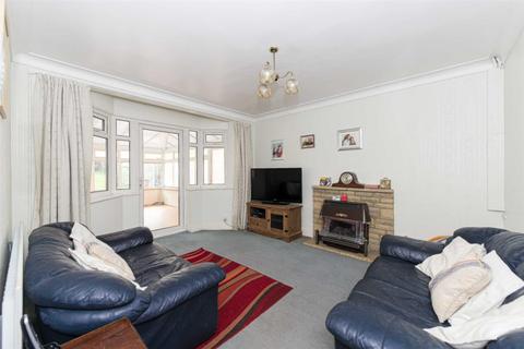 127 Great Tattenhams, Epsom, KT18 5RB