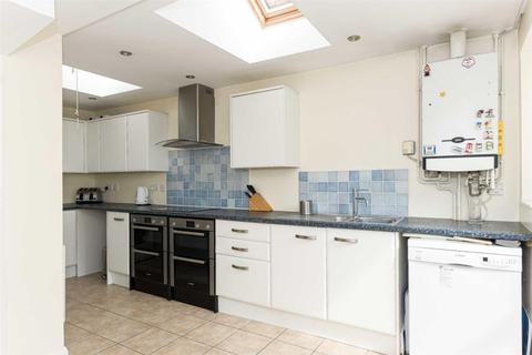 127 Great Tattenhams, Epsom, KT18 5RB