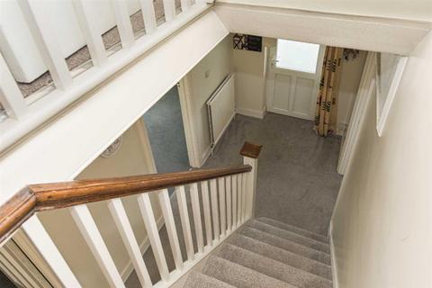 127 Great Tattenhams, Epsom, KT18 5RB