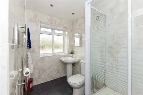 127 Great Tattenhams, Epsom, KT18 5RB