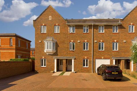 6 Sandy Mead, Epsom, KT19 7NQ