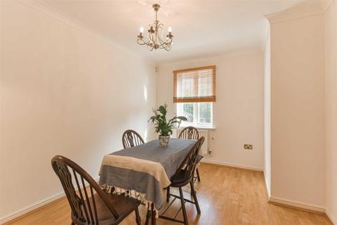 6 Sandy Mead, Epsom, KT19 7NQ