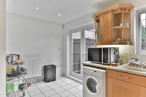6 Sandy Mead, Epsom, KT19 7NQ