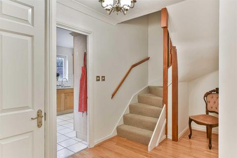 6 Sandy Mead, Epsom, KT19 7NQ