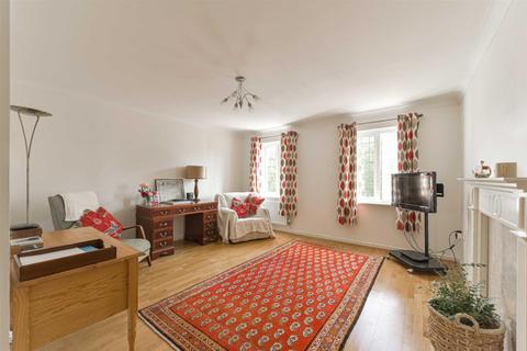 6 Sandy Mead, Epsom, KT19 7NQ
