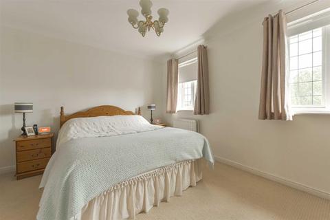6 Sandy Mead, Epsom, KT19 7NQ