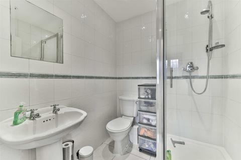 6 Sandy Mead, Epsom, KT19 7NQ